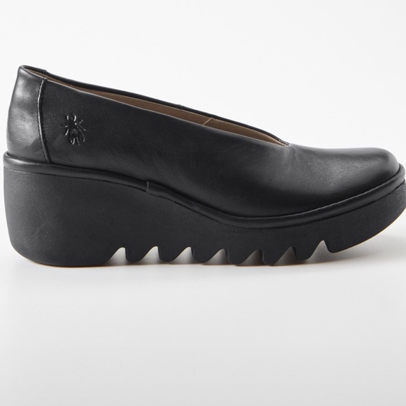 New Beso Wedge Shoe
Leather Shoe (ID: A158265)
Designed by Fly London size 40 - Picture 7 of 11